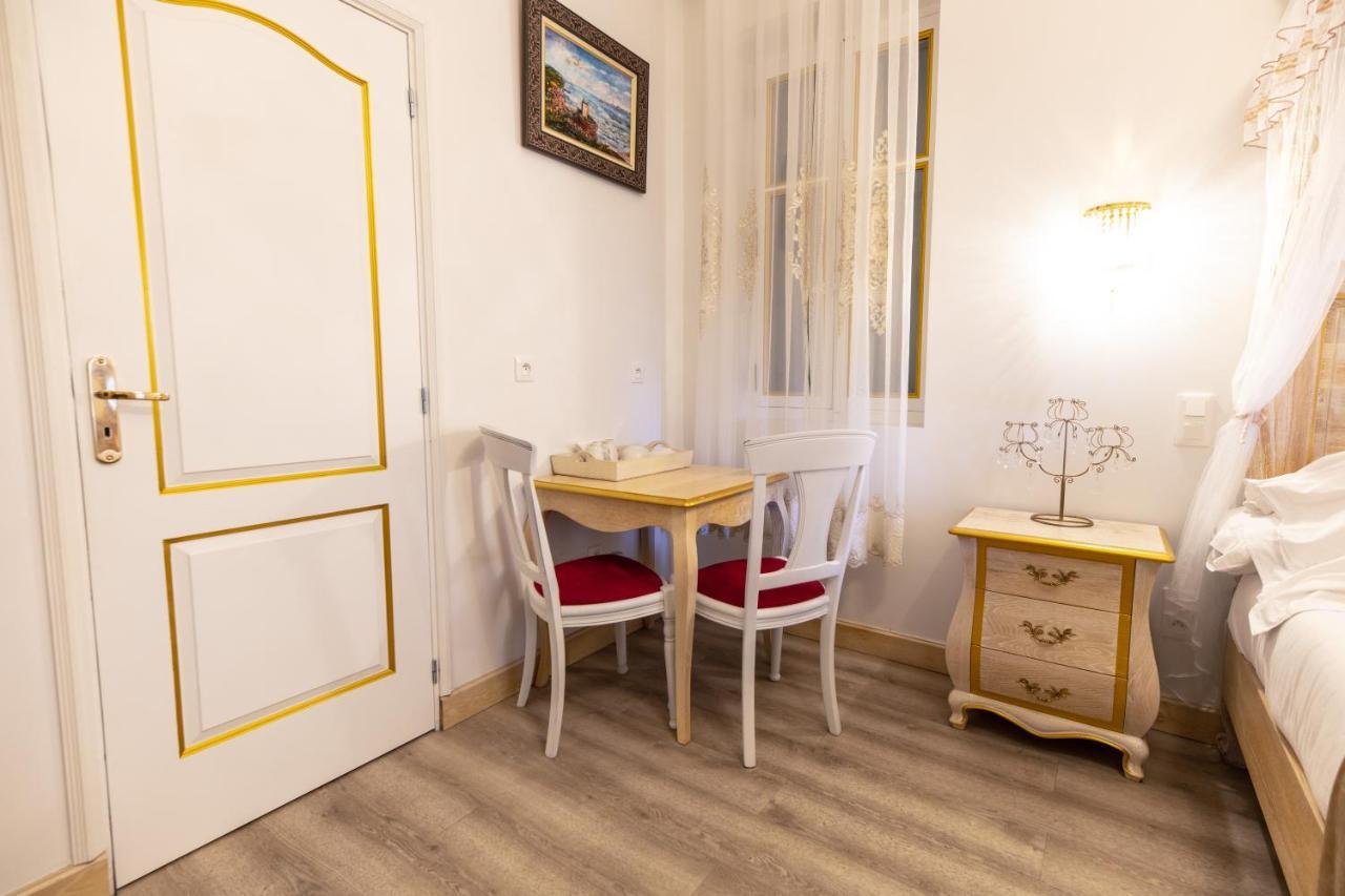 Chambre A Baldaquin Maison De L'Eglise Du Couvent นาร์บอนน์ ภายนอก รูปภาพ